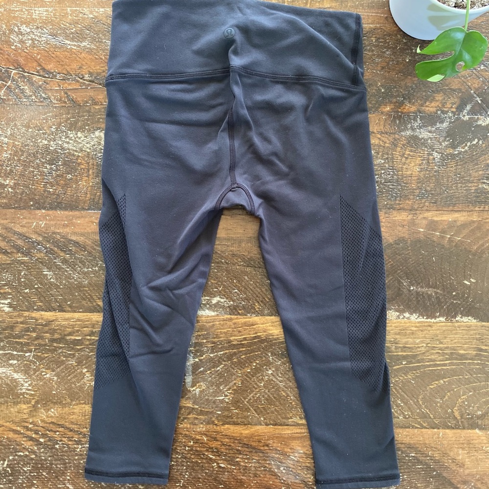 Lululemon Reveal Crop 15” 🍋 - Picture 3 of 5